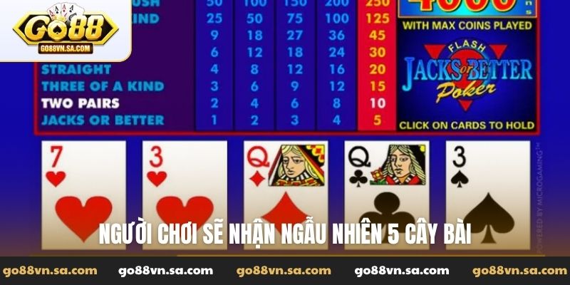 Người chơi sẽ nhận ngẫu nhiên 5 cây bài